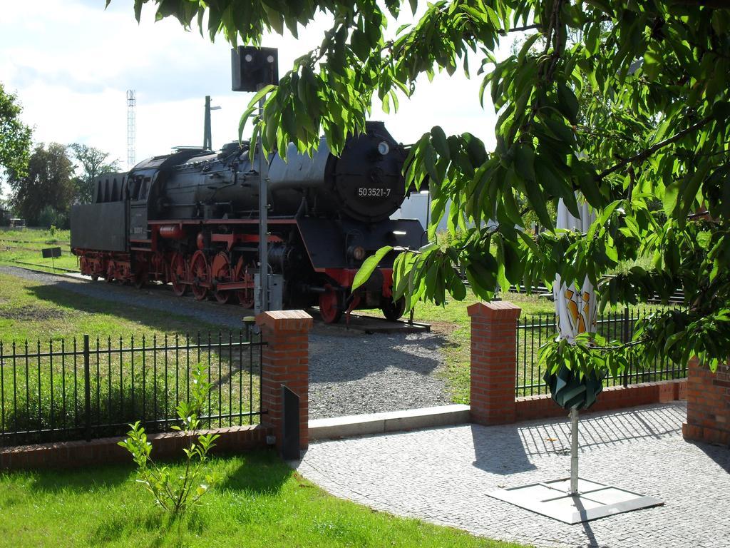 Eisenbahnromantik Hotel Meyenburg (Prignitz) Exterior foto